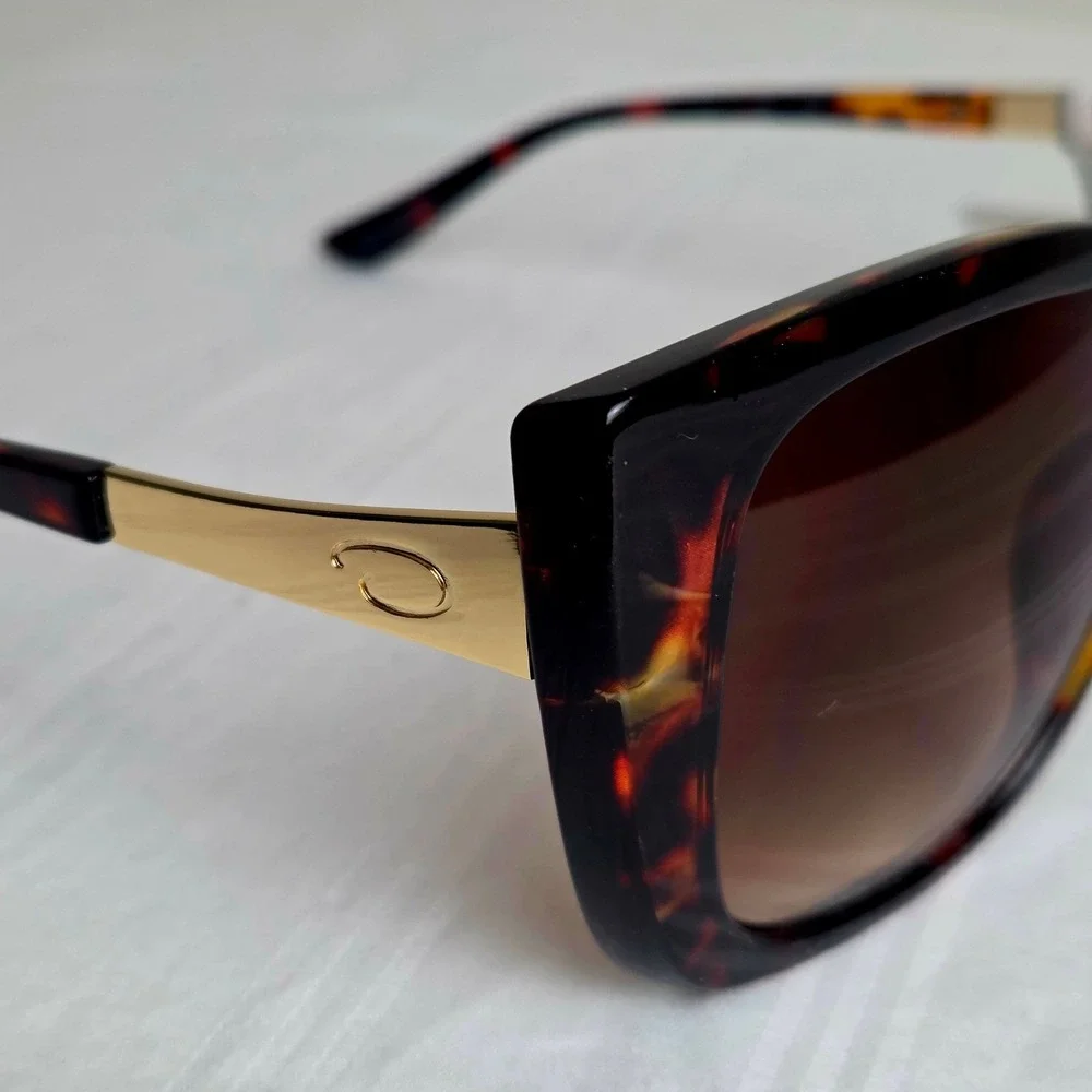 Oscar de la Renta Oversized Tortoise Square Sunglasses Gradient Brown Lenses